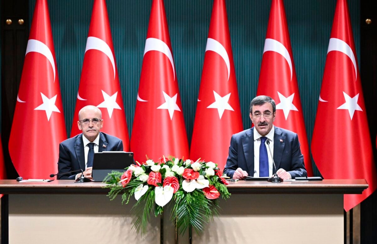 Kamuda tasarruf paketi açıklandı: Çoklu maaşa ve kamu harcamalarına sınır gelecek, yeni memur alınmayacak